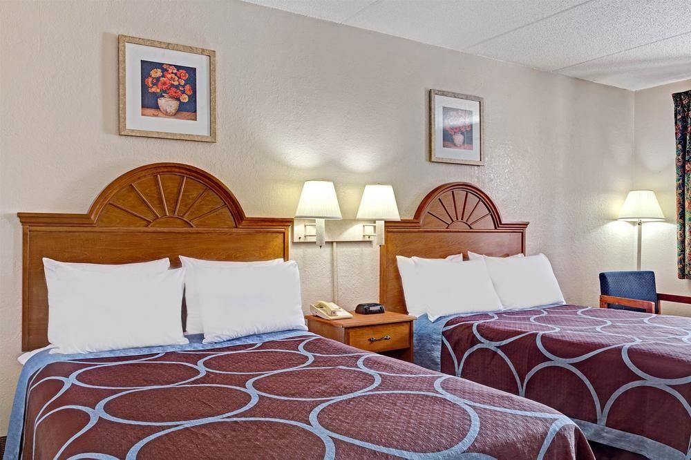 Americana Inn & Suites Lake Magdalene Dış mekan fotoğraf