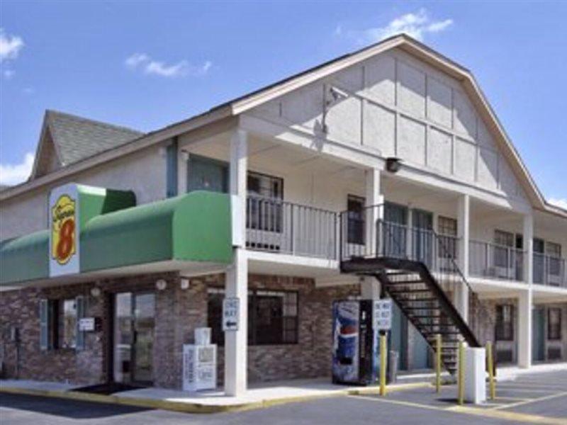 Americana Inn & Suites Lake Magdalene Dış mekan fotoğraf