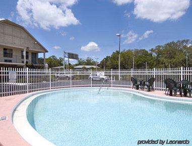 Americana Inn & Suites Lake Magdalene Dış mekan fotoğraf
